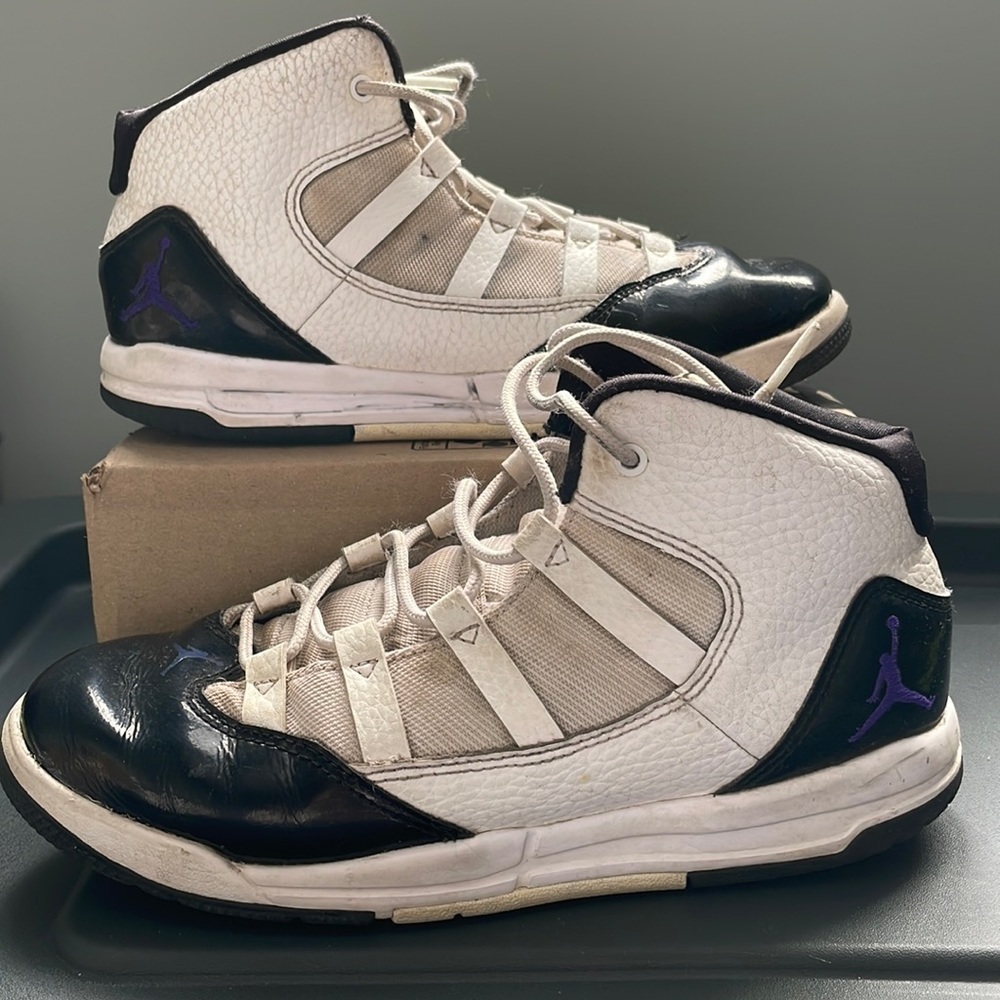 GC Jordan Max Aura (PS), AQ9216-121, Size 3Y Youth, White, Black, Purple